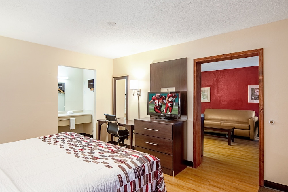 Red Roof Inn & Suites Battle Creek 14/38