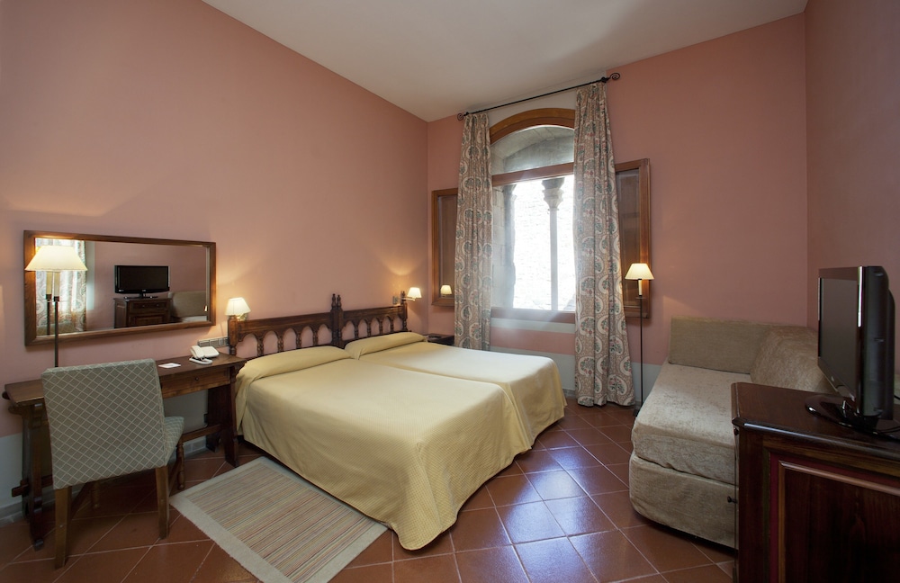 Parador De Cardona 3/32