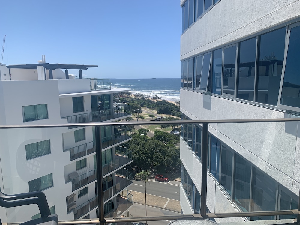 Beachfront Towers 5/80