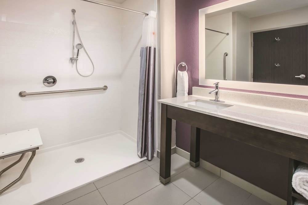 La Quinta Inn & Suites by Wyndham Dallas - Richardson 9/31