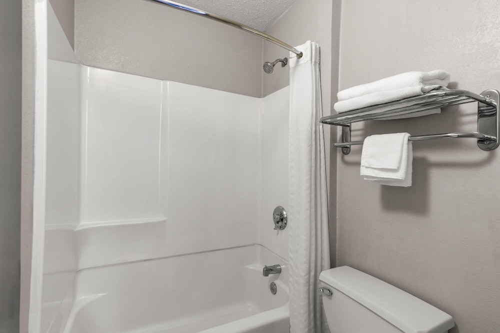 Days Inn by Wyndham Charleston WV 33/33