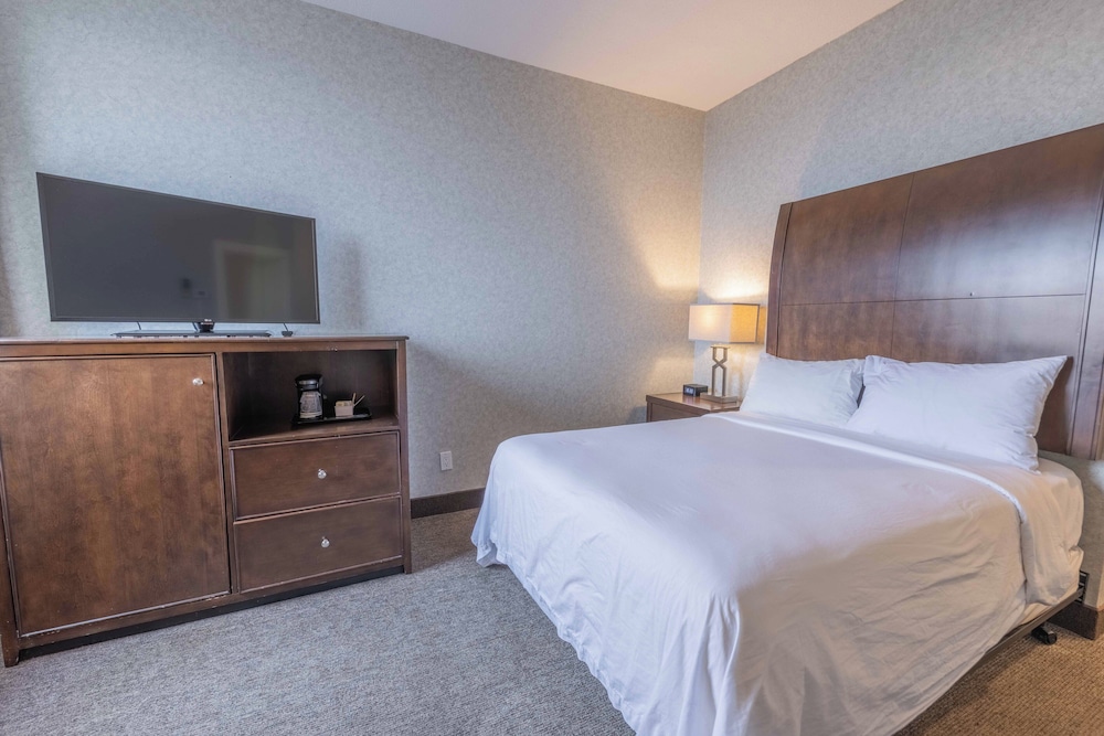 Family Suite, 2 Queen Beds, Lake View