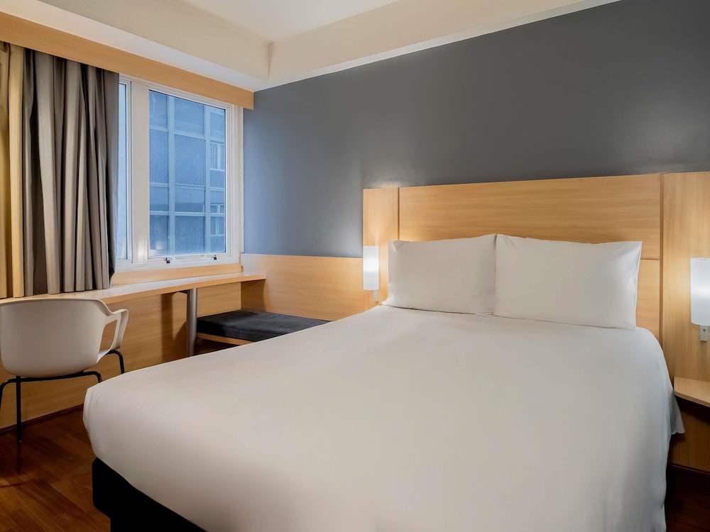 ROOM, DOUBLE BED
