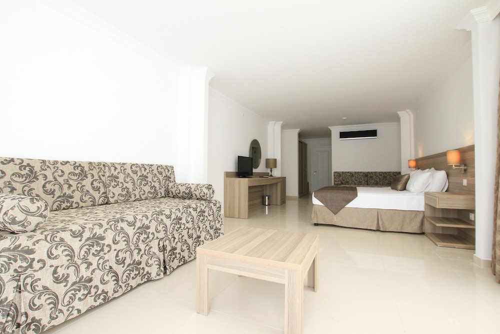 Palm Bay Beach Hotel 24/61