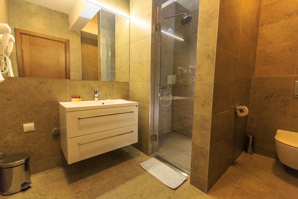 Apart Hotel Kuce Lekovica 50/50