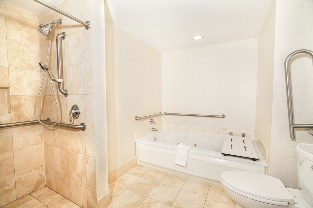 Doubletree By Hilton Ocean Point Resort – North Miami Beach 16/68