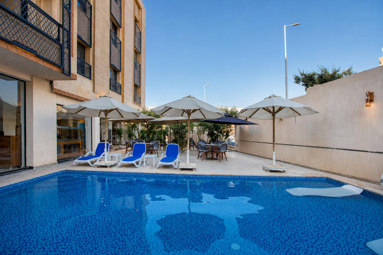 Touring Pyramids Hotel 37/48