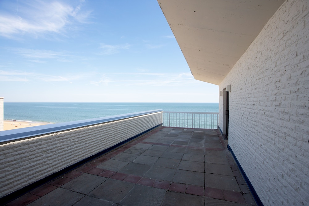 Aqua Vista Resort Hotel 42/49