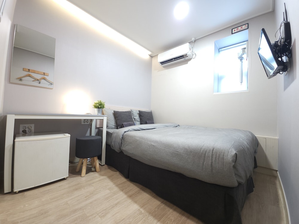 OYO Hostel Myeongdong 1 14/63
