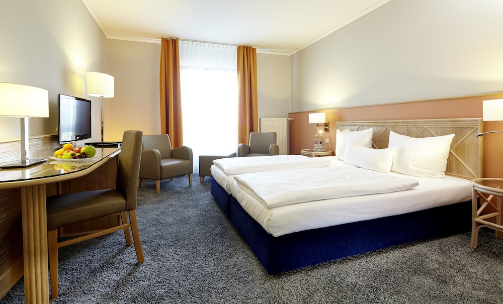 Comfort, King Bed, Parkhotel Weiskirchen 2/4