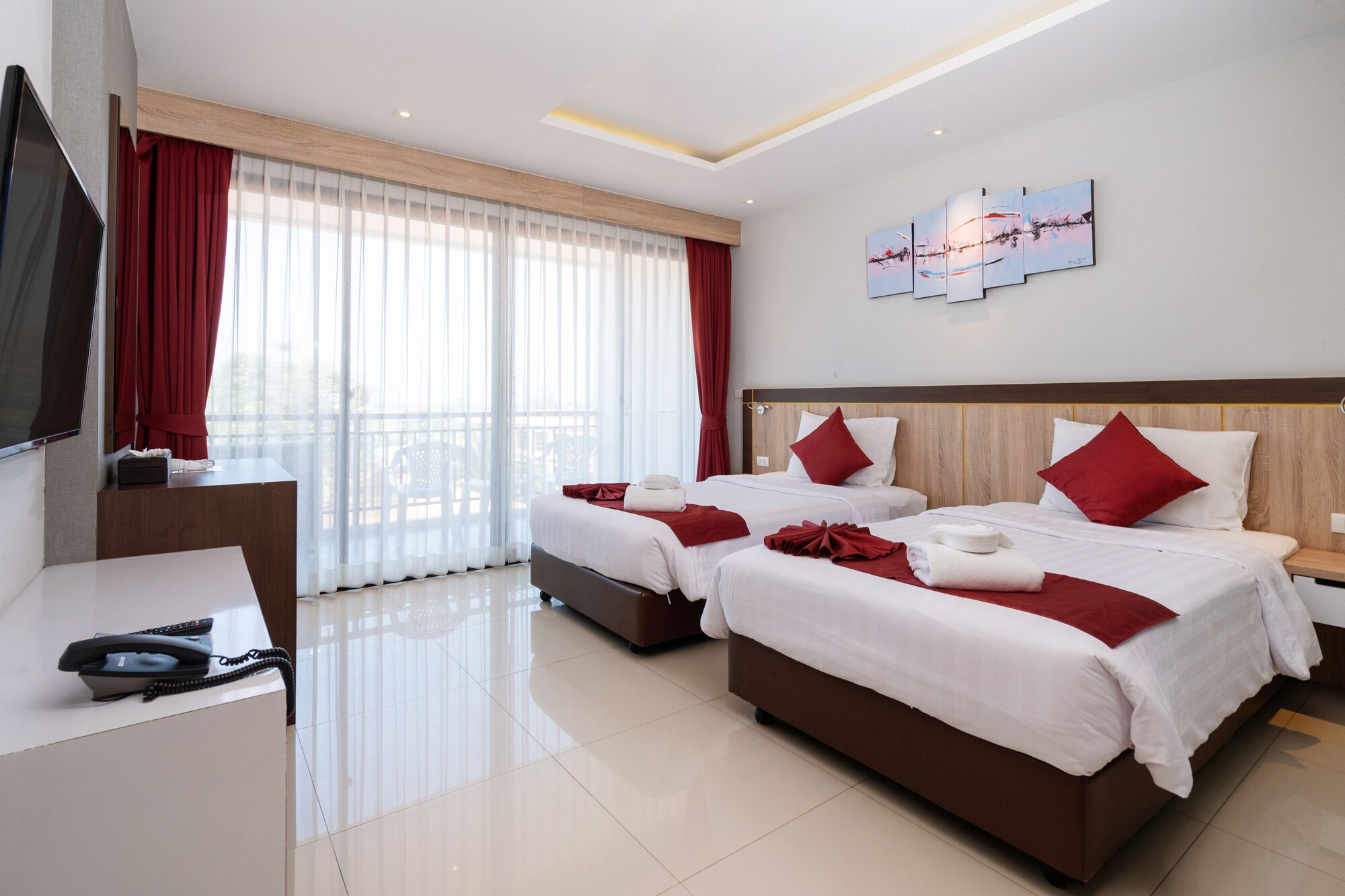 DELUXE, TWIN BEDS, BALCONY