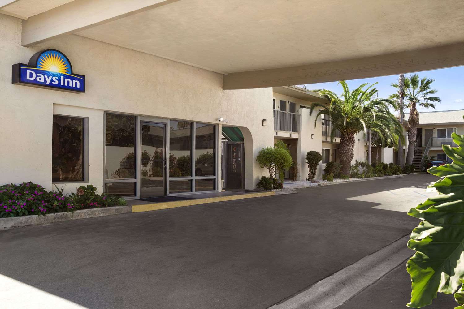 Days Inn by Wyndham Oceanside 7/40