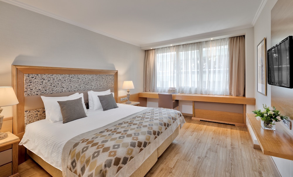 Divani Caravel Hotel 19/87