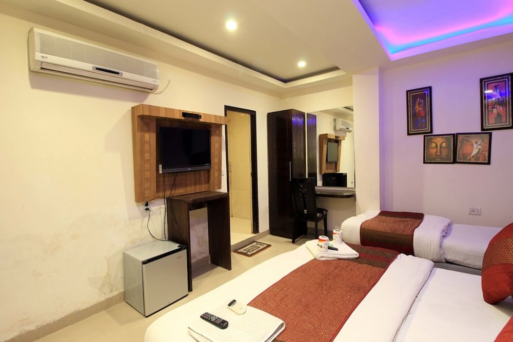 Check In Room RK Ashram 26/37