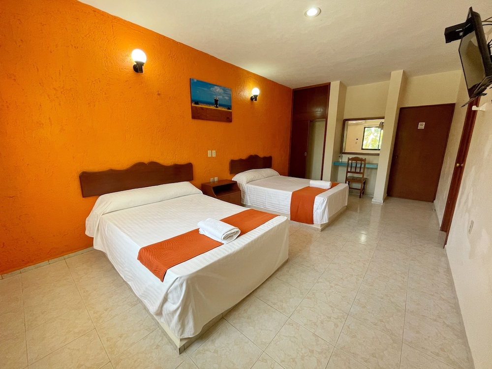 Uxulkah Hotel 18/60