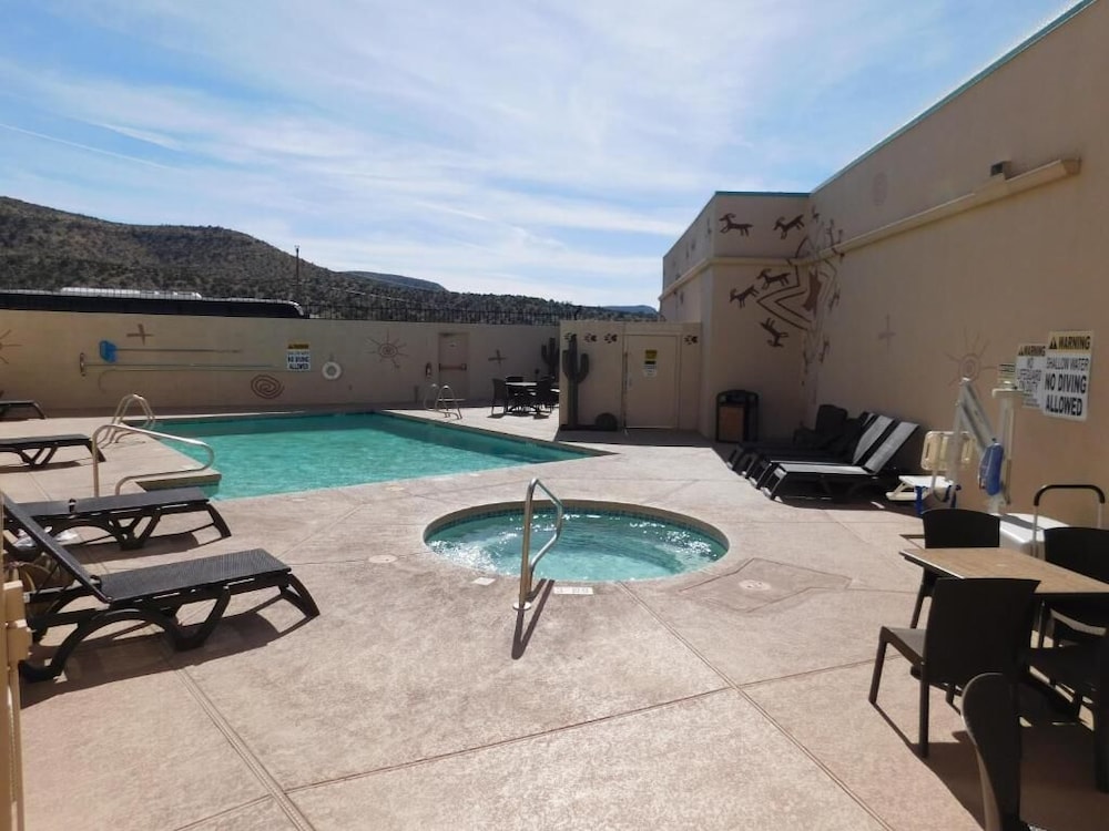 Hualapai Lodge 4/24