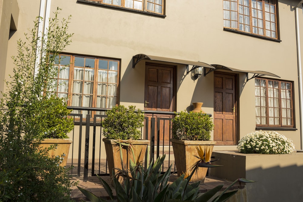 Ruth Avenue Guest House 32/34
