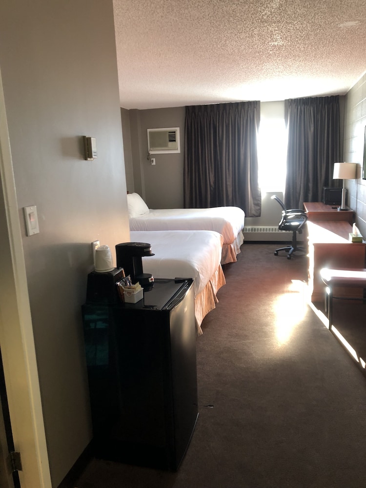 Slave Lake Inn and Conference Centre 23/50