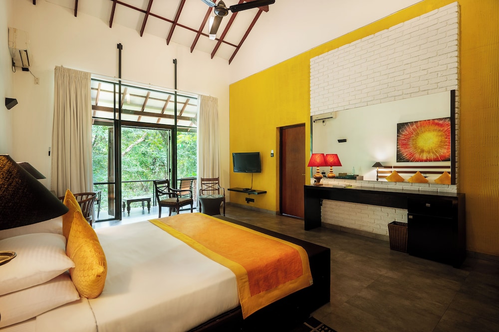 DELUXE ROOMS