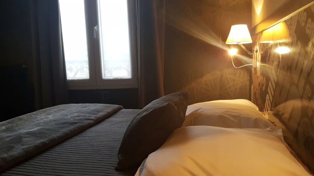 CAFE HOTEL DE L'AVENIR 8/25