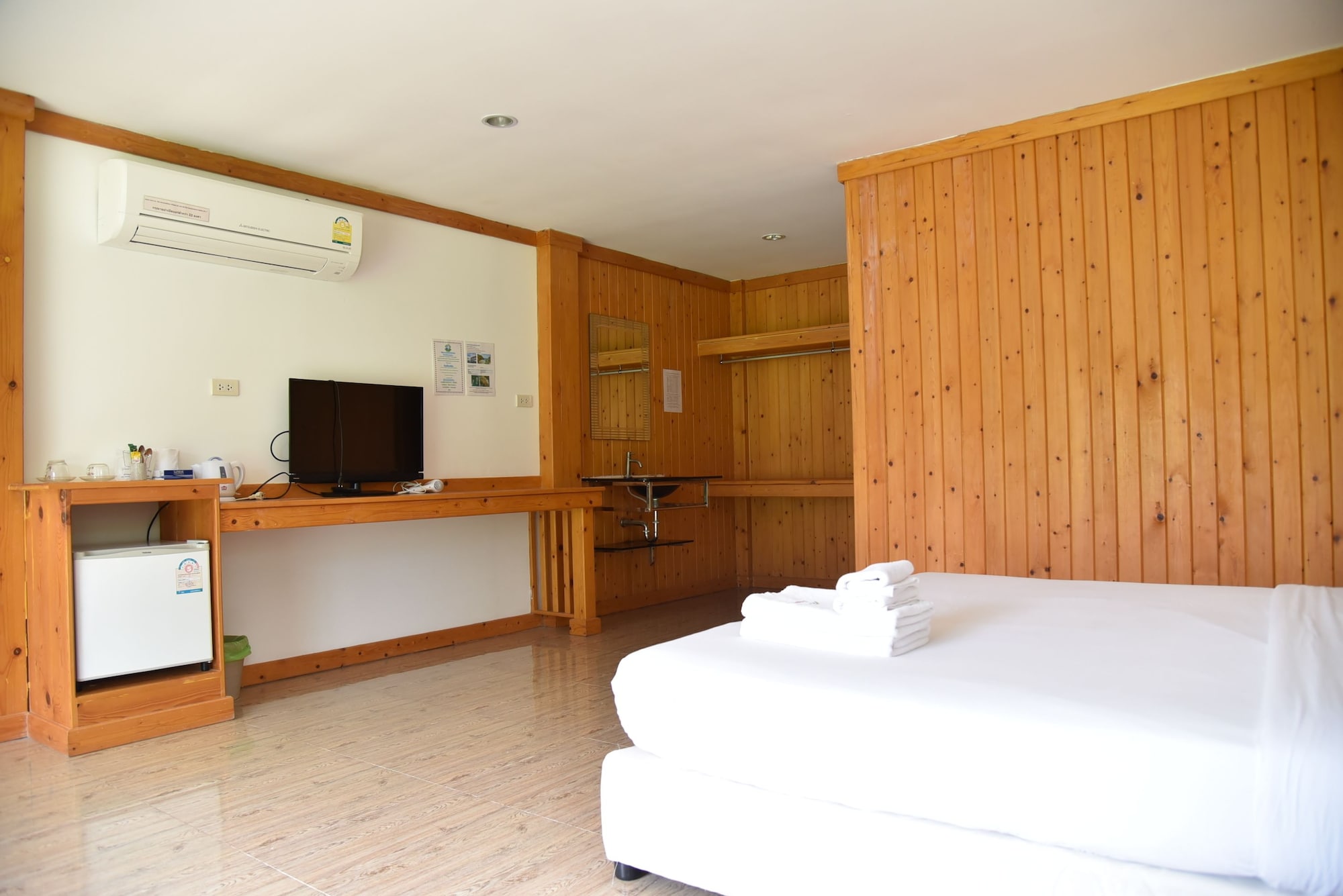 Sea Breeze, King Bed، Z-Touch Lipe Island Resort 5/5