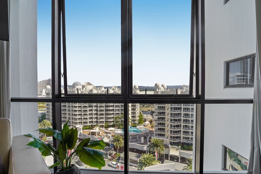 Aria Apartments 3/76