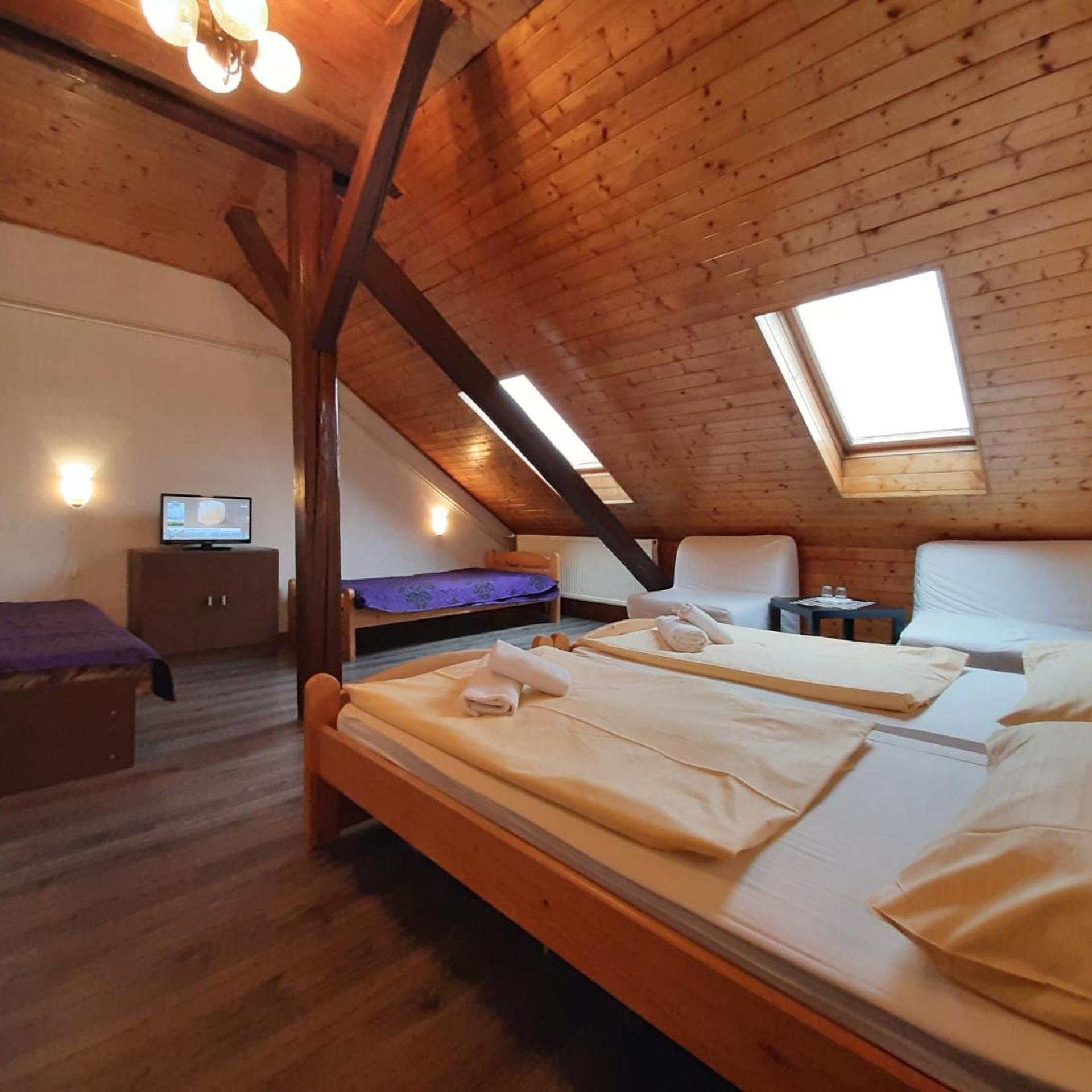 Room, Quintuple