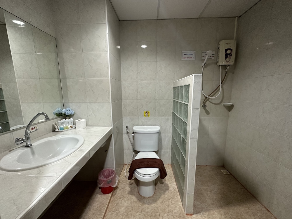 Kata Place Hotel 47/50