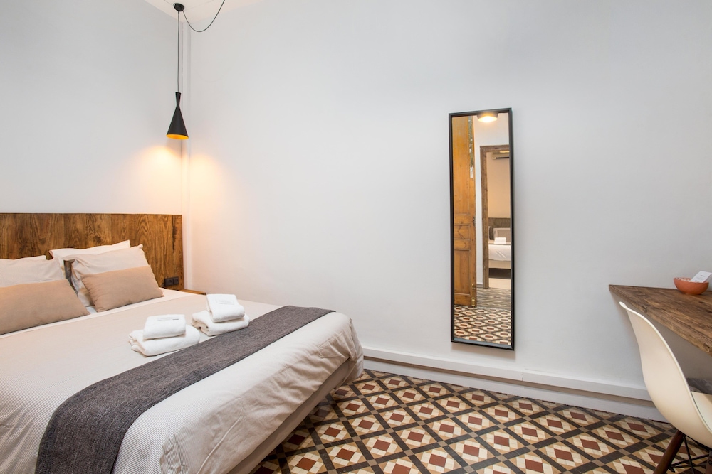 ECONOMY, DOUBLE BED, SHARED BATHROOM