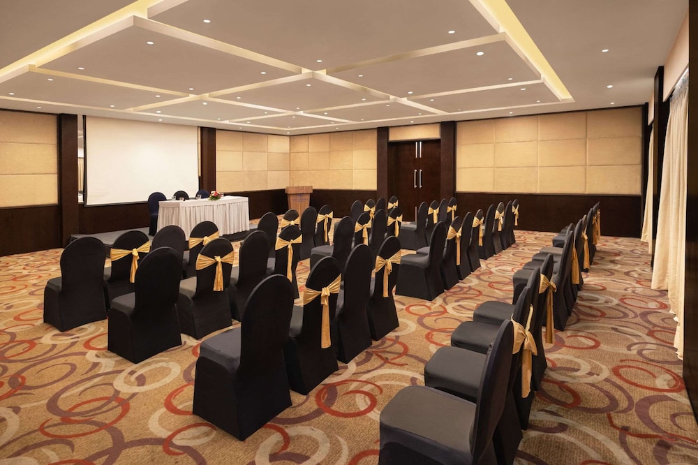 Golden Tulip Srinagar 37/48