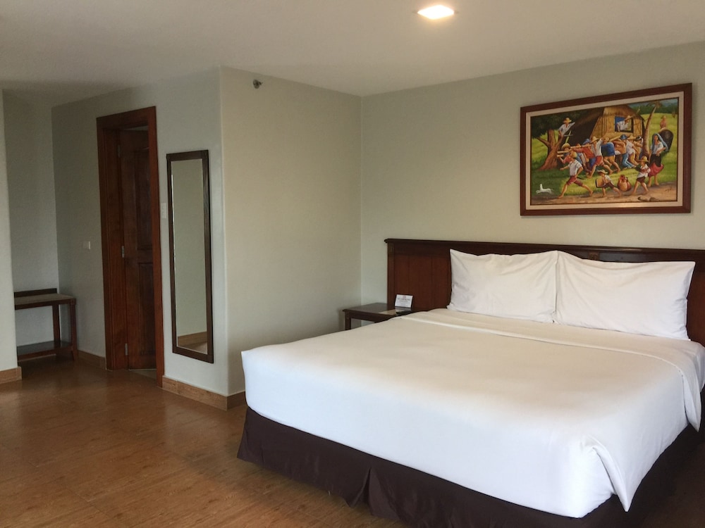 Mj Hotel and Suites 7/35