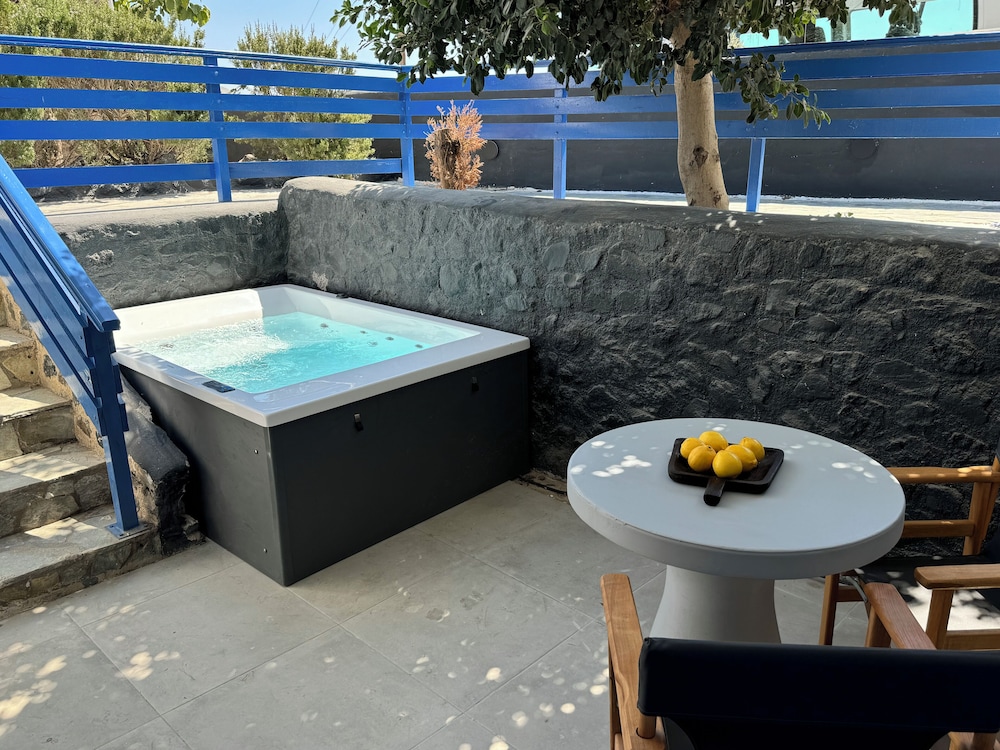 The Noverian Bios Santorini Boutique Hotel 52/78