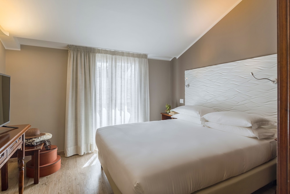 Comfort, Queen Bed