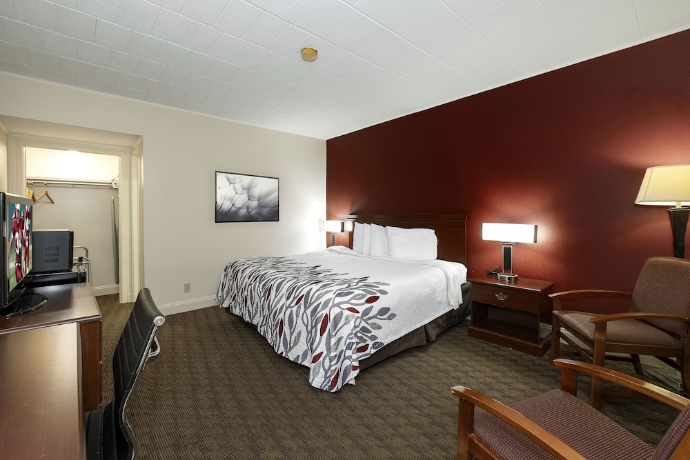 Red Roof Inn Suites Hazleton 19/39