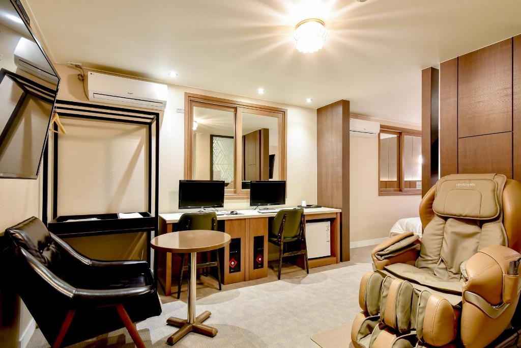Two Heart Hotel Gimhae 30/55