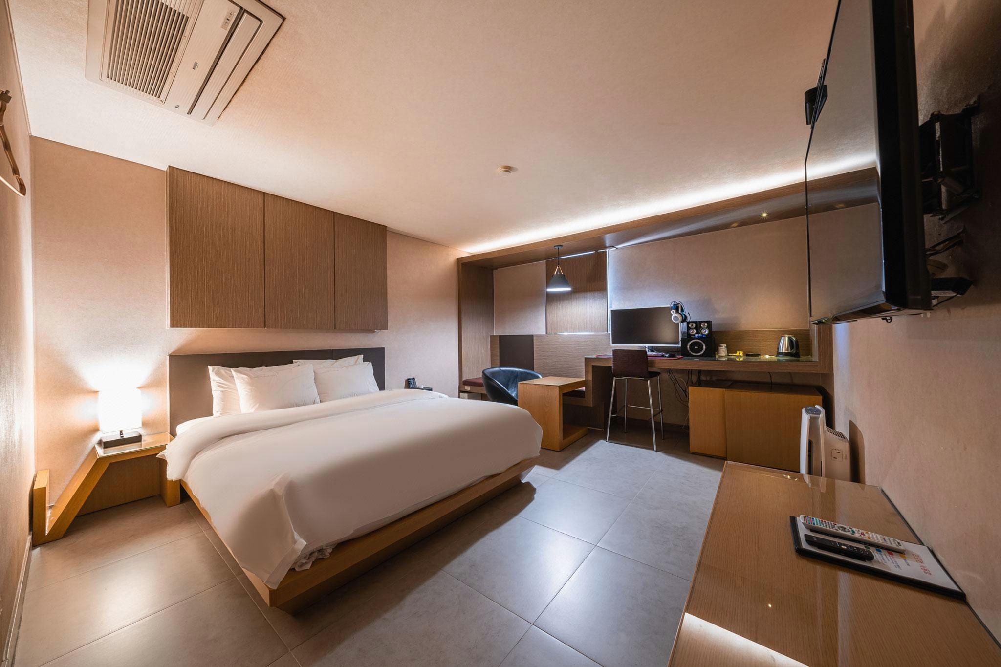 Valentine Hotel 19/34