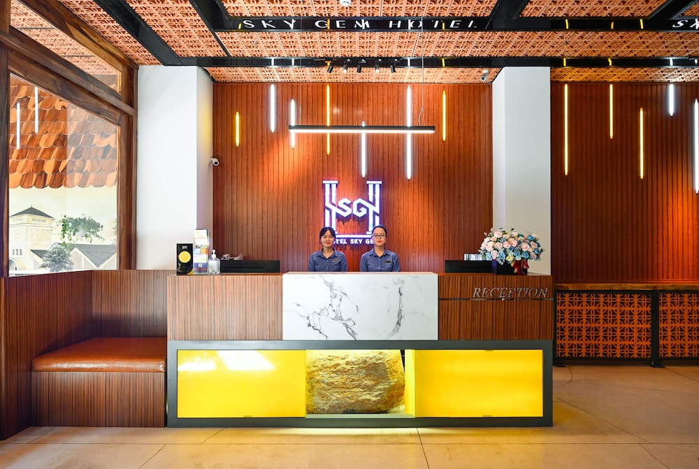 Sky Gem Central Hotel 7/50