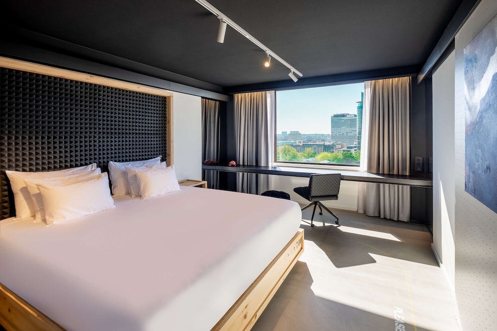 NHOW, ART, JUNIOR SUITE