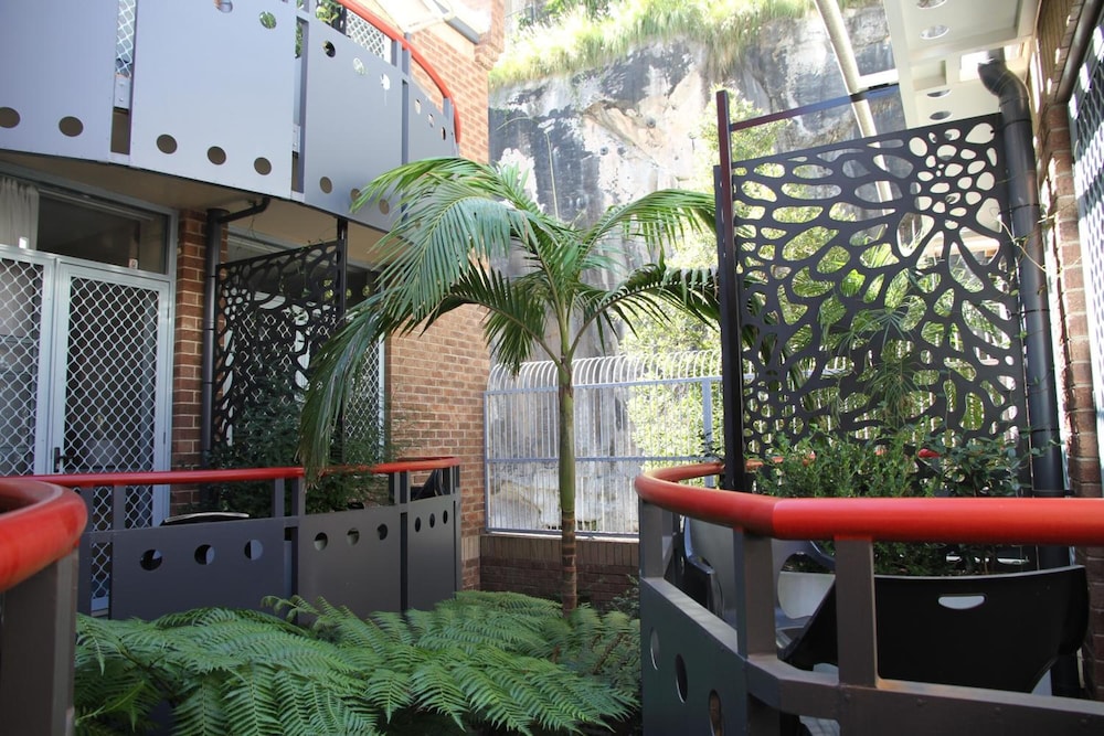 Mariners Court Hotel 47/55