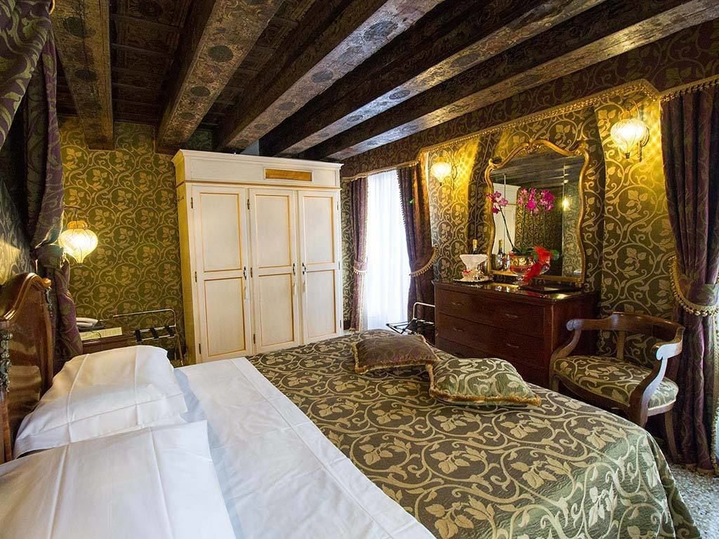 CLASSIC, DOUBLE OR TWIN BED