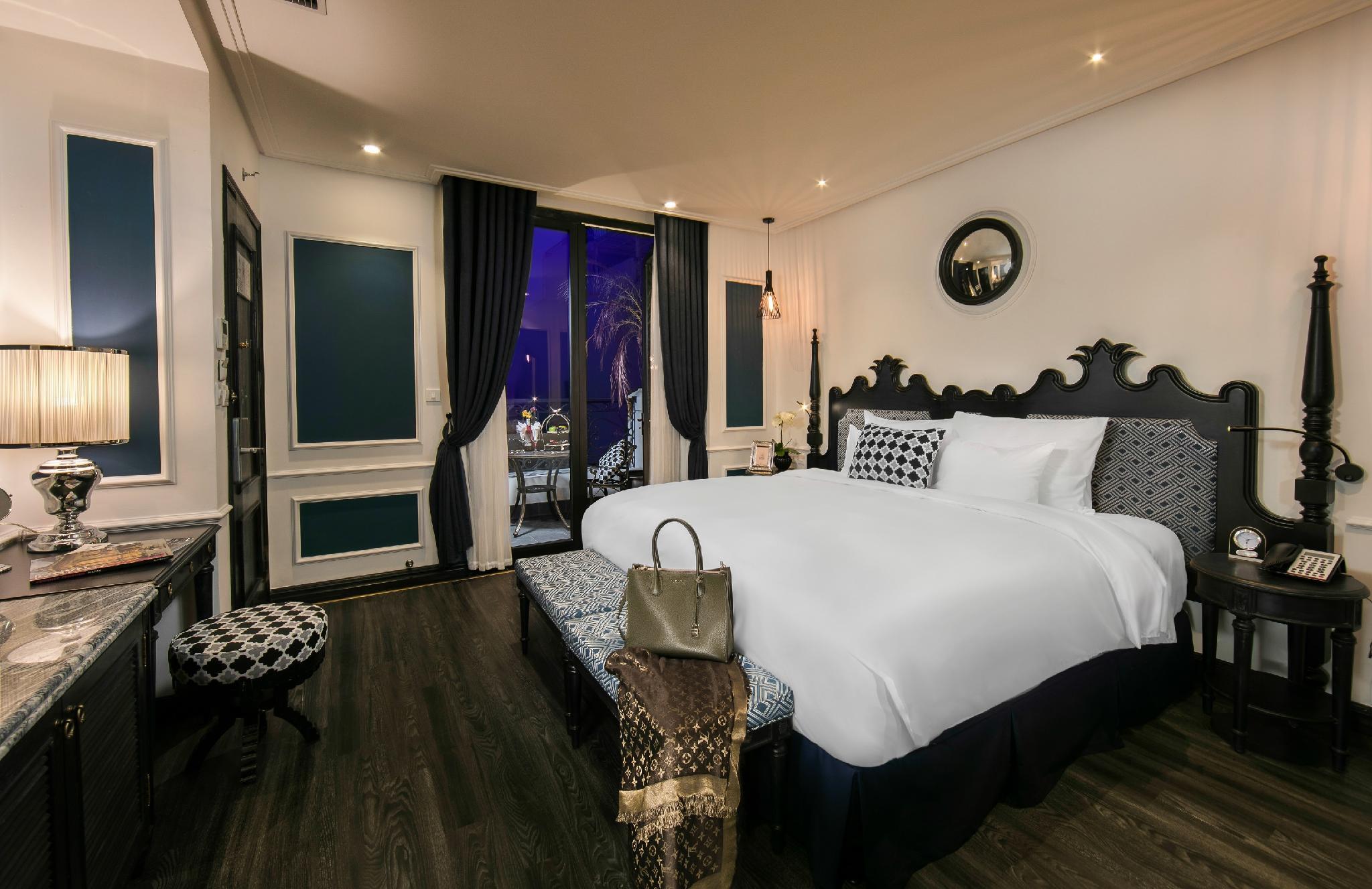 Suite, City View