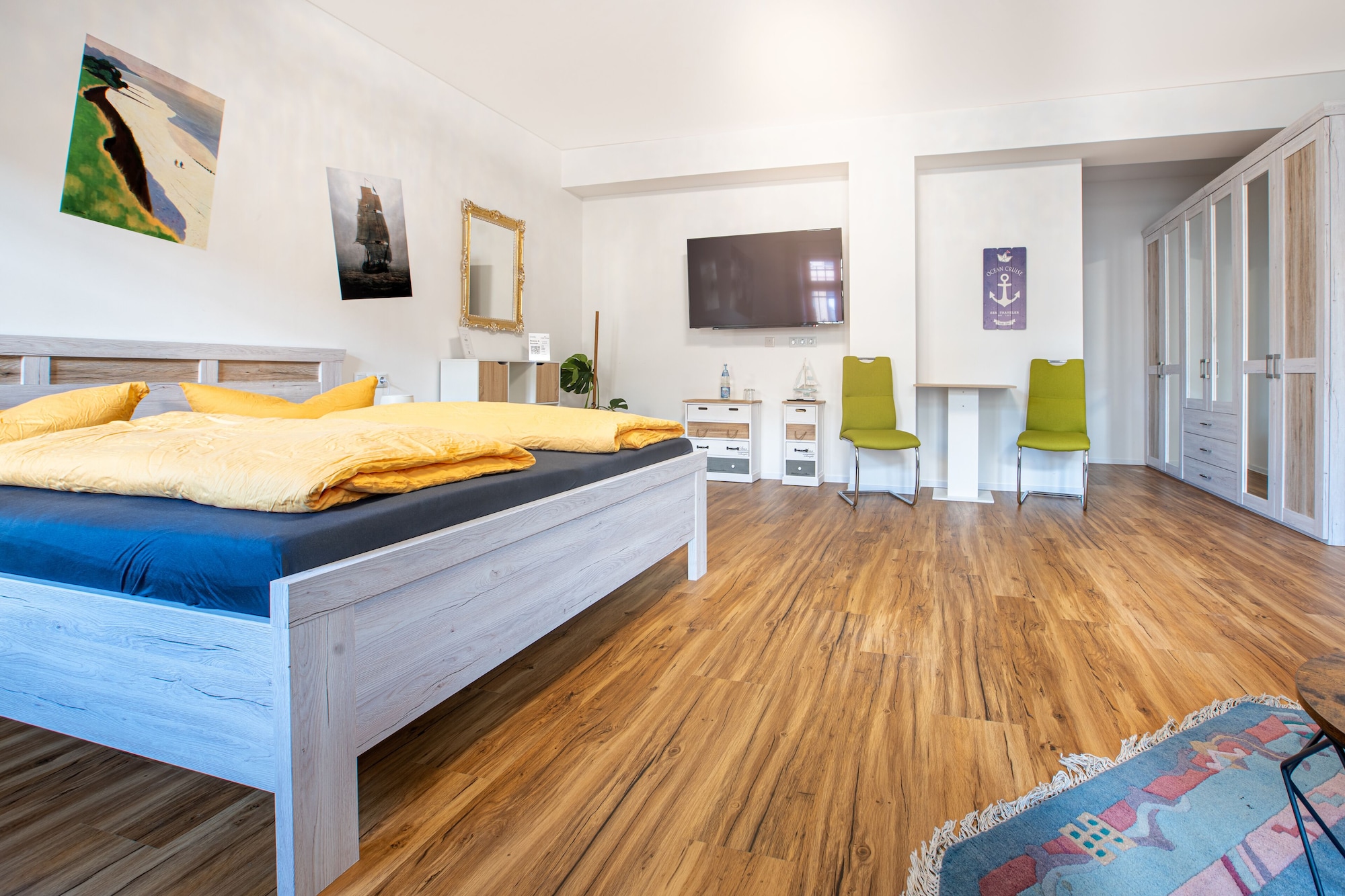 DELUXE, DOUBLE BED