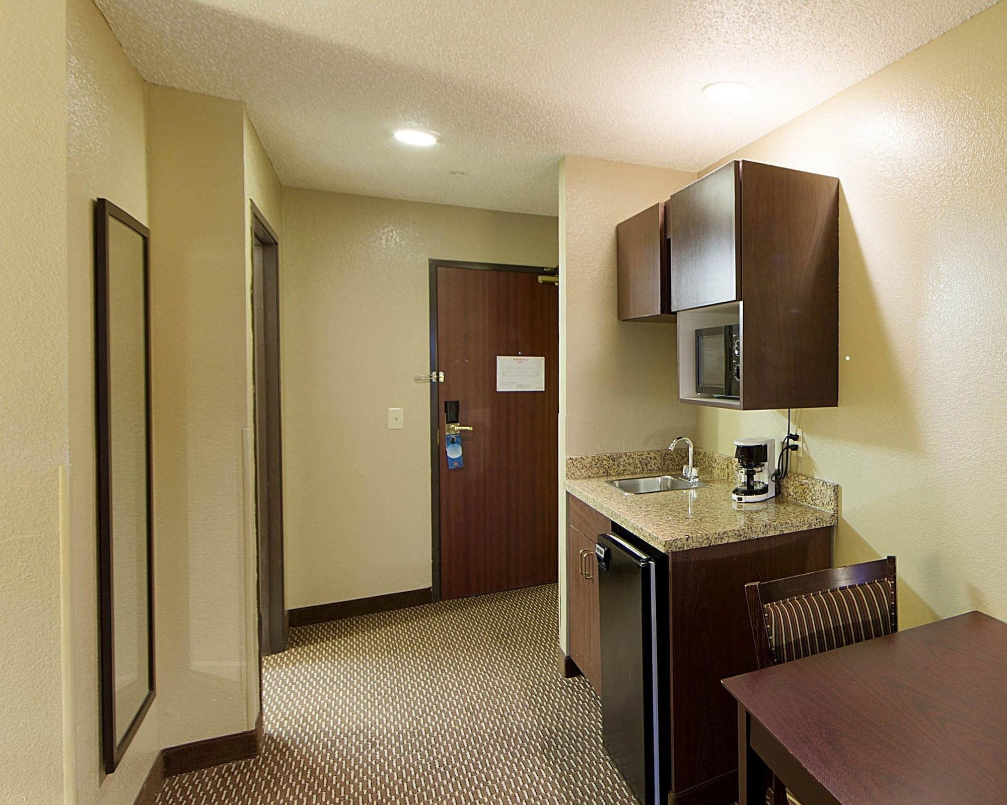 جناح استوديو بسريرين كوين، Quality Suites Addison-Dallas 5/5