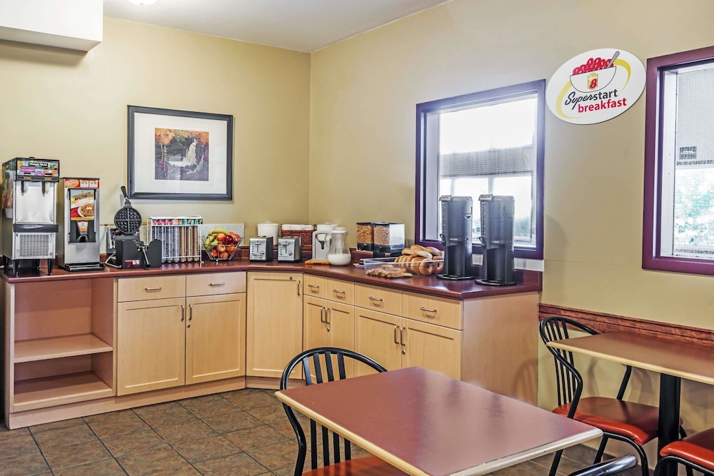 Super 8 by Wyndham Ajax/Toronto On 38/47