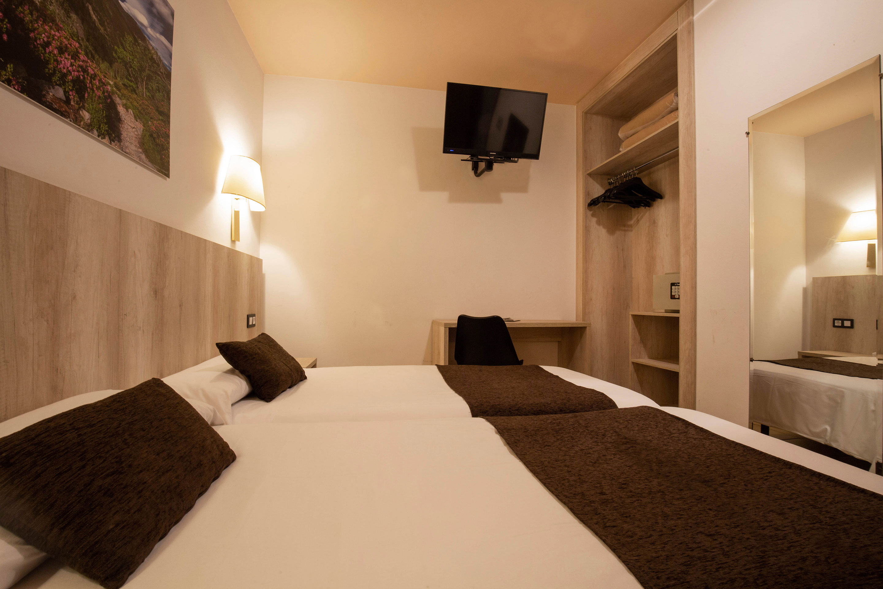 Room, Quadruple