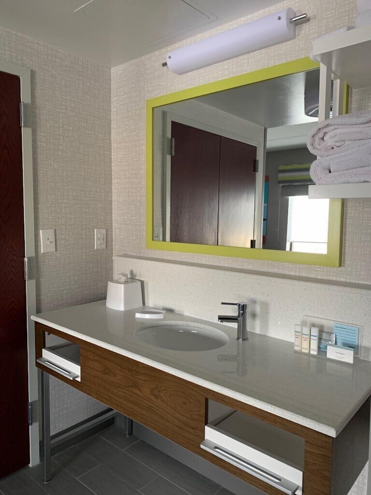 Hampton Inn & Suites Syracuse Dewitt 15/34