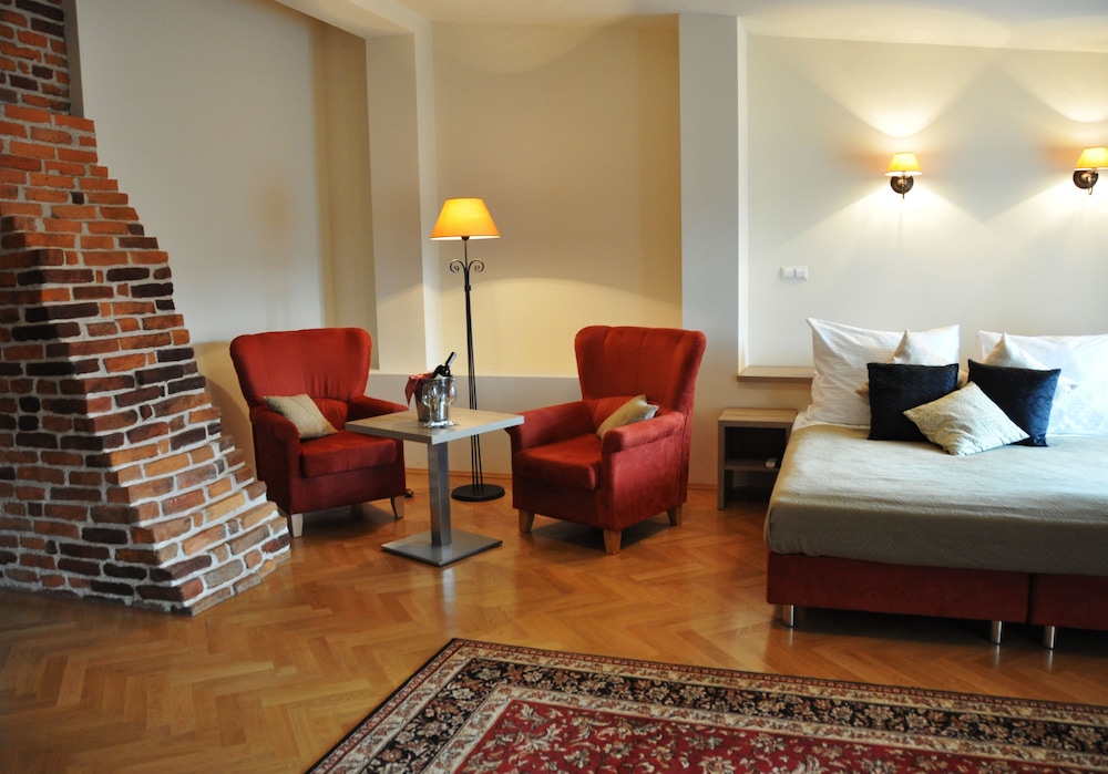 Hotel Santi 12/56