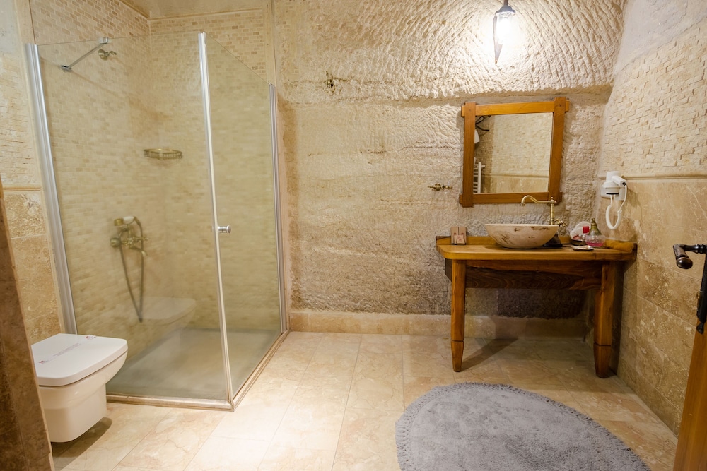 Sultan Cave Suites 75/77