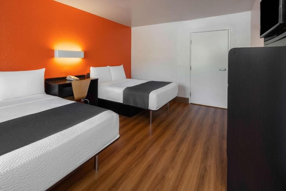 Motel6 Carpinteria CA Santa Barbara South 41/62