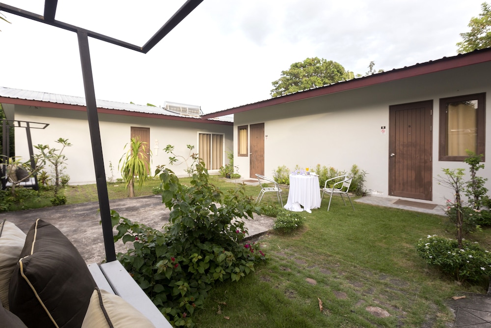 The Lantern Hostel Phuket 42/50